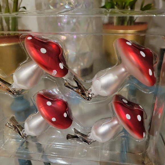 4x Red Mushroom Vintage Retro Glass Blown Toadstool clip-on Christmas Ornaments - Picture 3 of 4